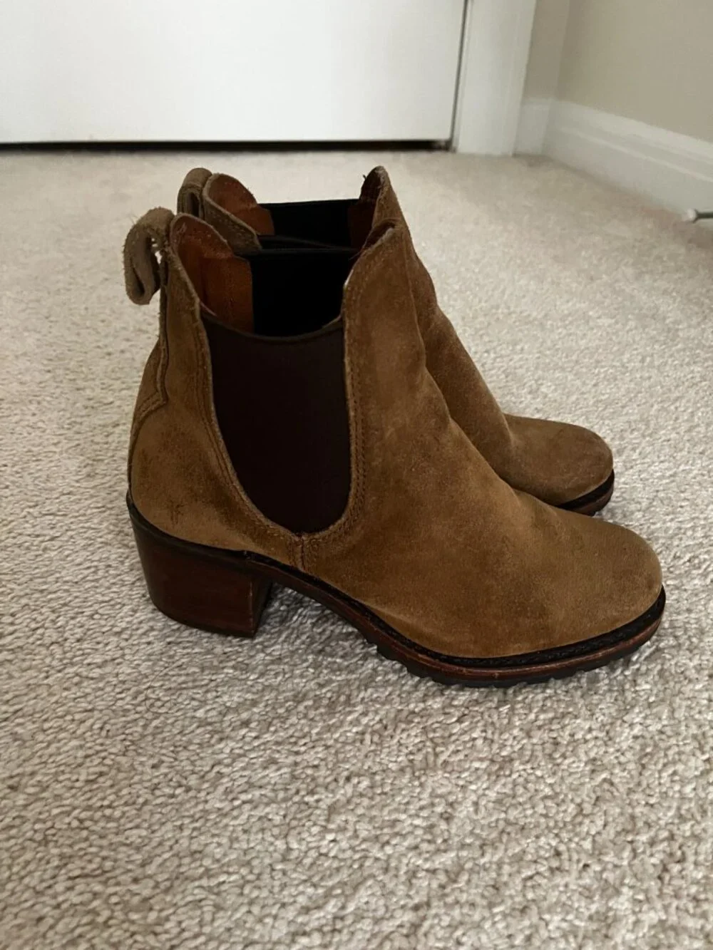 NWOB Frye Sabrina Chelsea Brown Suede Boots Sz 7.5 - Picture 3 of 11